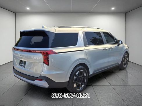 Used 2026 Kia Carnival EX FWD image 5