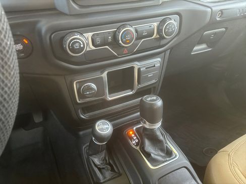 Used 2021 Jeep Wrangler Sport image 27