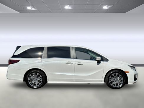 New 2026 Honda Odyssey Touring image 7