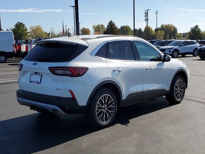 New 2026 Ford Escape SE w/ Class II Trailer Tow Package