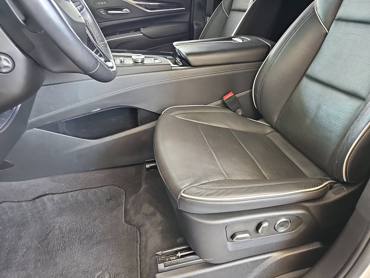 Certified 2023 Cadillac Escalade Sport w/ LPO, ONYX Package AWD/4WD image 16