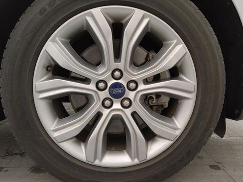 Used 2019 Ford Edge Titanium image 31