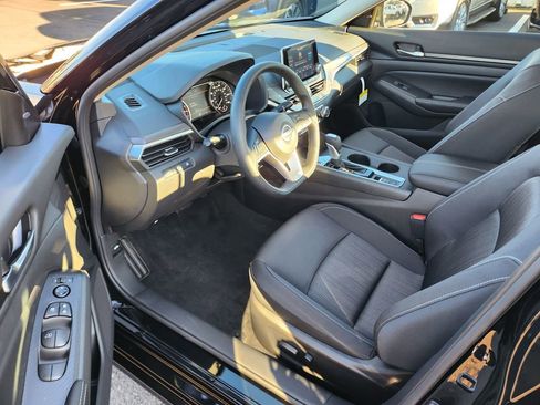 New 2025 Nissan Altima 2.5 SV image 15