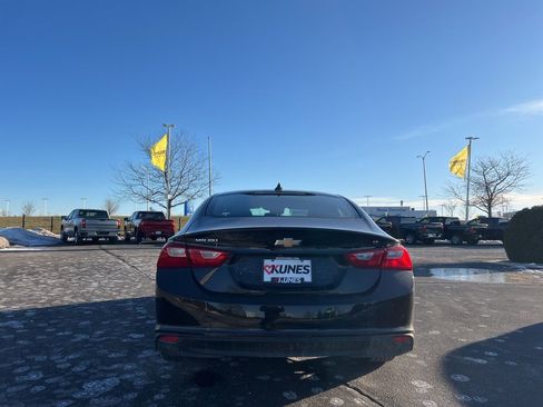 Used 2025 Chevrolet Malibu LT image 4
