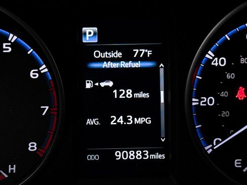 Used 2017 Toyota RAV4 LE FWD image 33