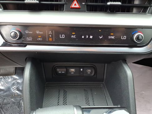 Used 2025 Kia Sportage EX FWD image 22