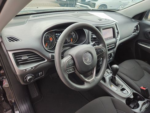 Used 2020 Jeep Cherokee Latitude FWD image 14