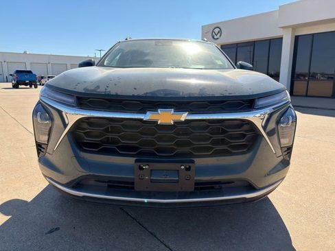 Used 2025 Chevrolet Trax LT image 4