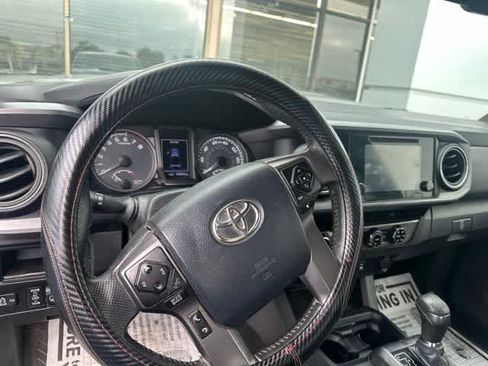 Used 2017 Toyota Tacoma TRD Sport w/ Tow Package (A/T) AWD/4WD image 6