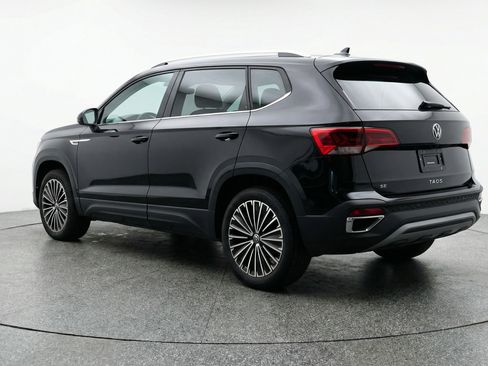Used 2025 Volkswagen Taos SE image 6