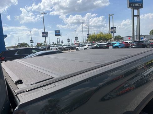 Used 2025 Chevrolet Silverado 2500 LTZ w/ LTZ Convenience Package AWD/4WD image 9