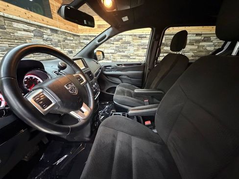 Used 2018 Dodge Grand Caravan SE FWD image 10