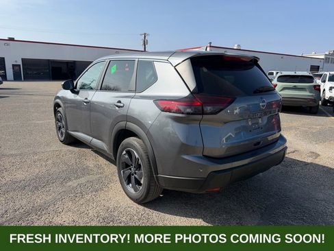 Used 2025 Nissan Rogue SV image 4