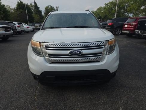 Used 2015 Ford Explorer XLT w/ Equipment Group 202B AWD/4WD image 2