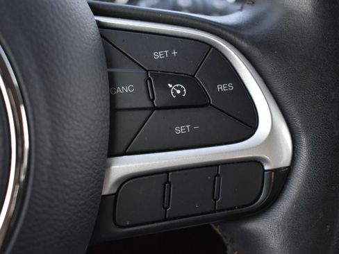 Used 2018 Jeep Compass Latitude w/ Cold Weather Group AWD/4WD image 18