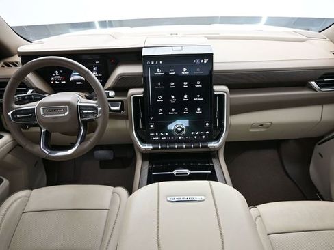 Used 2025 GMC Yukon Denali w/ Sun & Power Step Package image 25