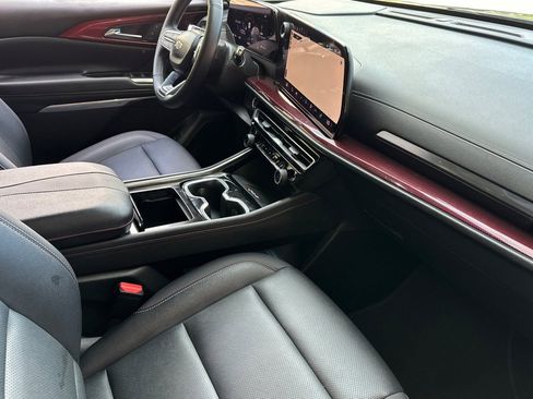 Used 2025 Chevrolet Traverse Z71 image 19