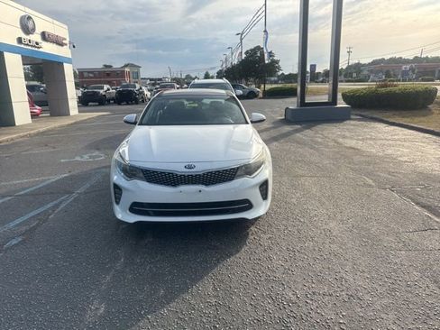 Used 2018 Kia Optima S w/ Panoramic Sunroof Package FWD image 2