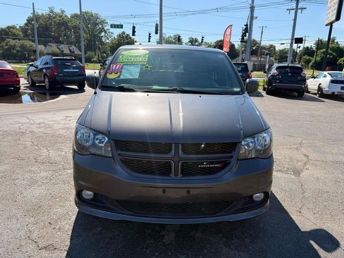 Used 2018 Dodge Grand Caravan GT FWD image 3