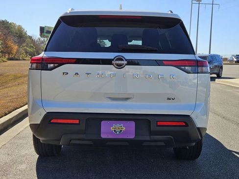 Used 2024 Nissan Pathfinder SV image 5