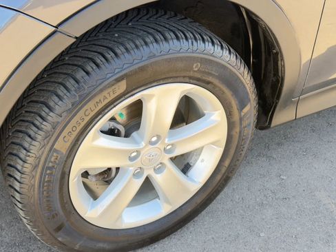 Used 2013 Toyota RAV4 XLE AWD/4WD image 22