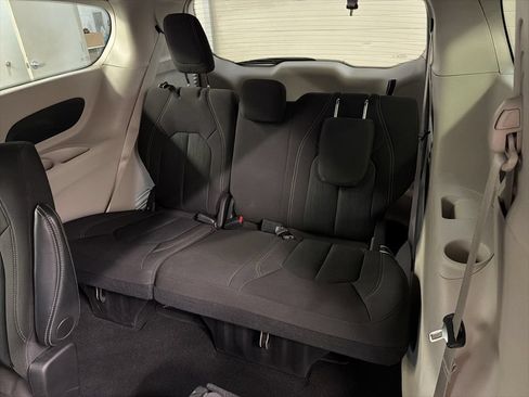 Used 2024 Chrysler Voyager LX FWD image 27