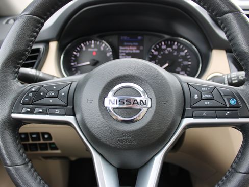Used 2019 Nissan Rogue SV w/ Sun & Sound Touring Package AWD/4WD image 27