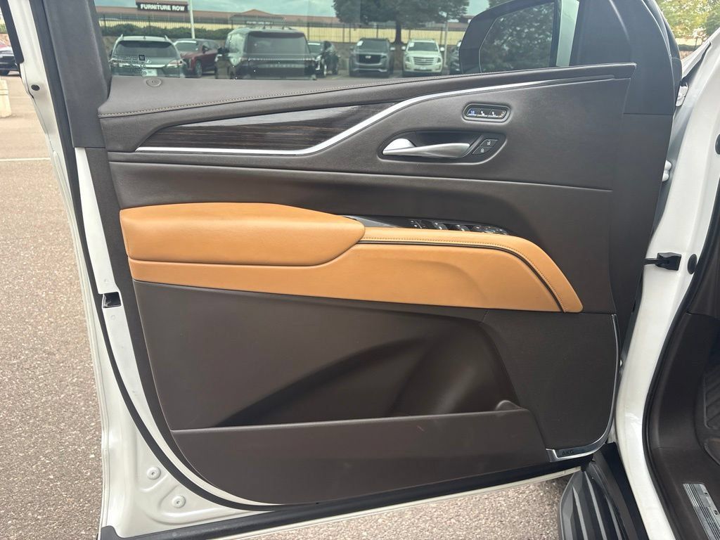 Used 2021 Cadillac Escalade ESV Sport AWD/4WD image 9