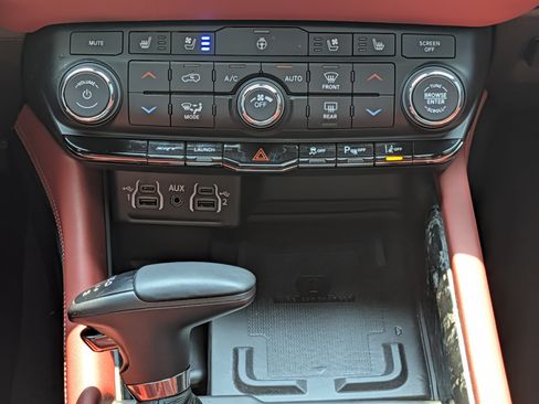Used 2024 Dodge Durango SRT AWD/4WD image 28