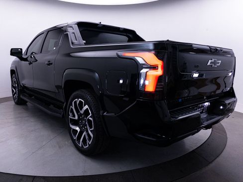 Used 2024 Chevrolet Silverado EV RST AWD/4WD image 18