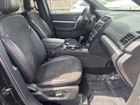 Used 2019 Ford Explorer XLT w/ XLT Sport Appearance Package AWD/4WD image 25