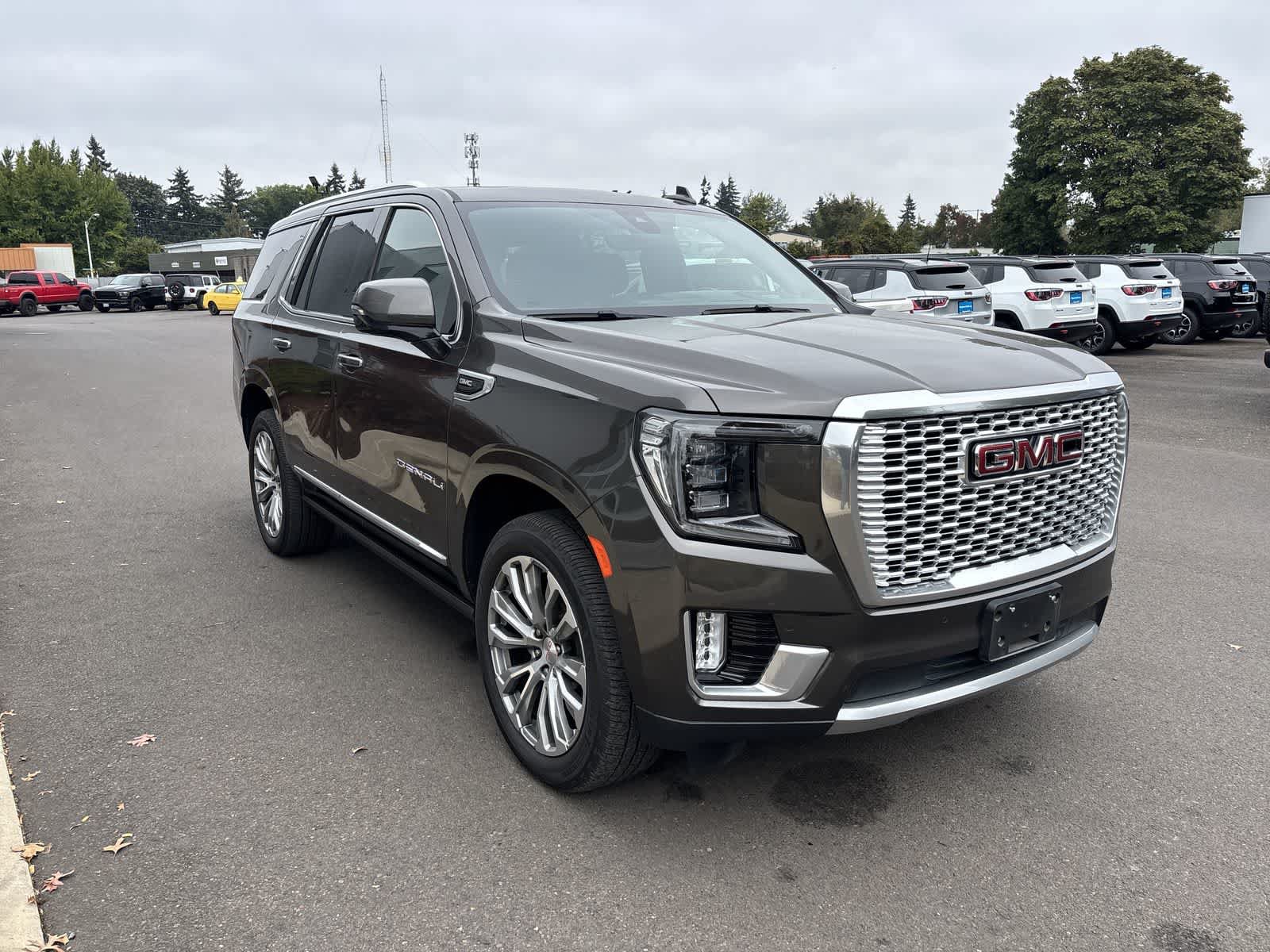 Used 2021 GMC Yukon Denali w/ Denali Premium Package AWD/4WD image 6