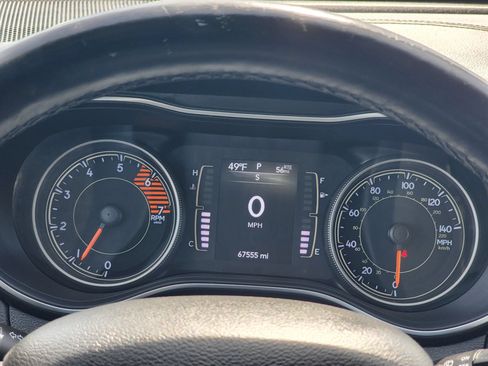 Used 2019 Jeep Cherokee Latitude Plus w/ Cold Weather Group AWD/4WD image 12