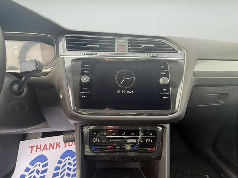 Used 2024 Volkswagen Tiguan SE AWD/4WD image 11