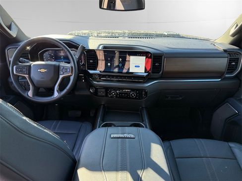 Used 2024 Chevrolet Silverado 2500 High Country image 10