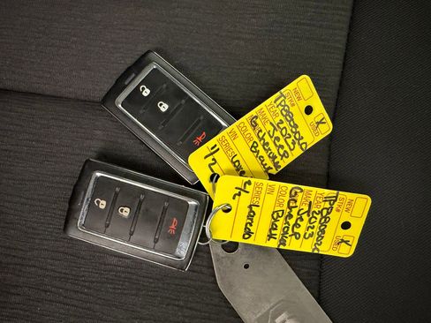 Used 2023 Jeep Grand Cherokee L Laredo image 29