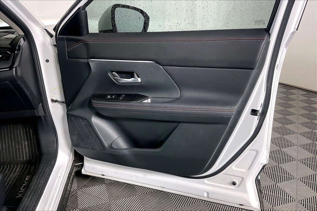 Used 2025 Nissan Kicks SR FWD image 21