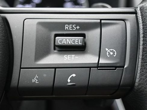 Used 2024 Nissan Rogue S FWD image 18