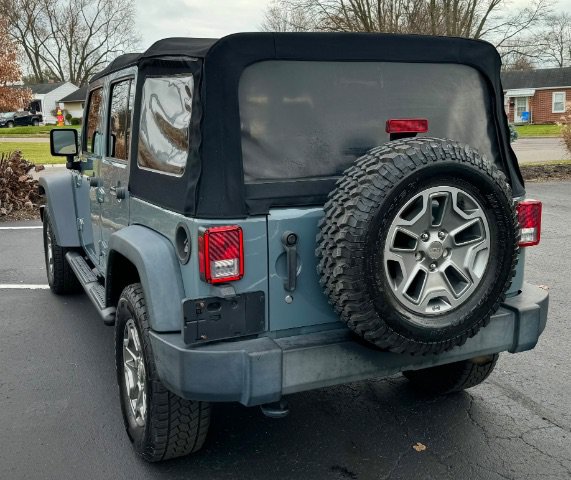 Used 2015 Jeep Wrangler Unlimited Rubicon w/ Connectivity Group AWD/4WD image 21