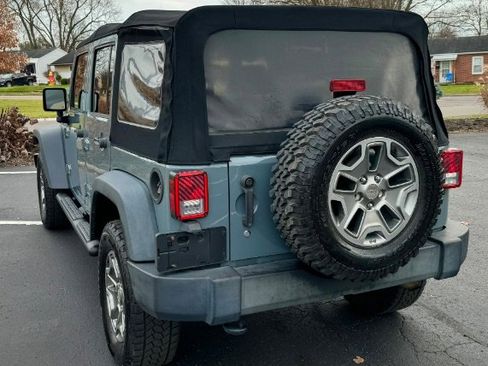 Used 2015 Jeep Wrangler Unlimited Rubicon w/ Connectivity Group image 21