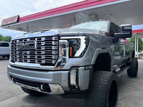 Used 2024 GMC Sierra 2500 Denali w/ Denali Reserve Package AWD/4WD image 19