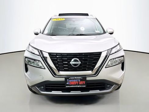 Used 2022 Nissan Rogue SL image 2