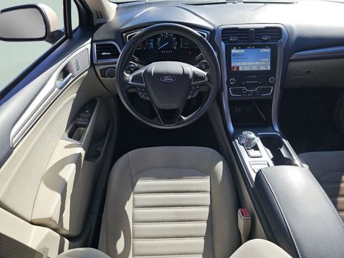 Used 2019 Ford Fusion SE image 11