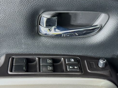 Used 2020 Nissan Titan SV w/ SV Convenience Package image 22