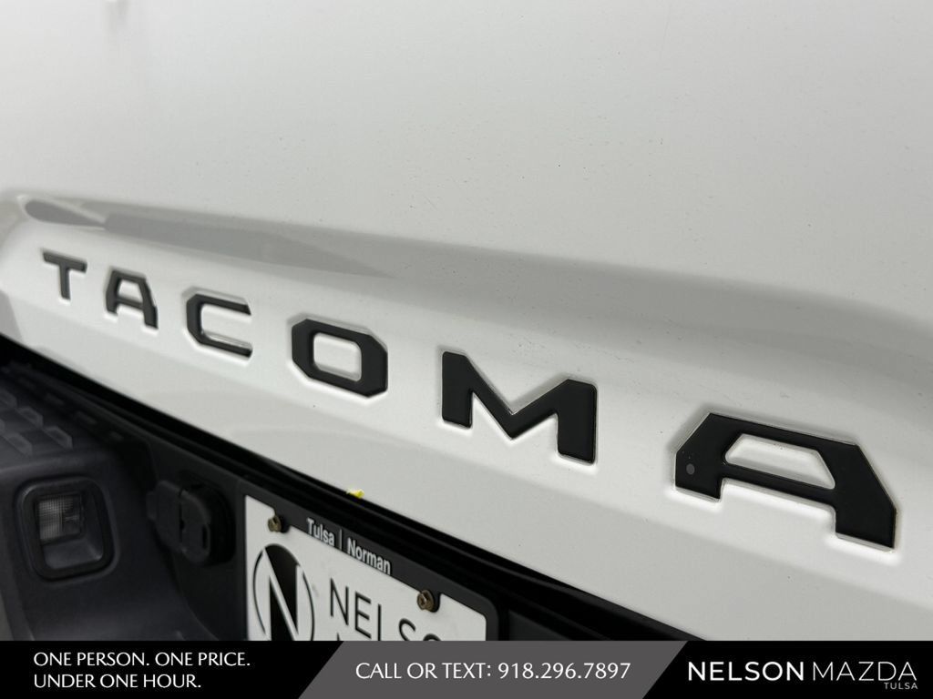 Used 2020 Toyota Tacoma TRD Off-Road w/ TRD Premium Off Road Package AWD/4WD image 18