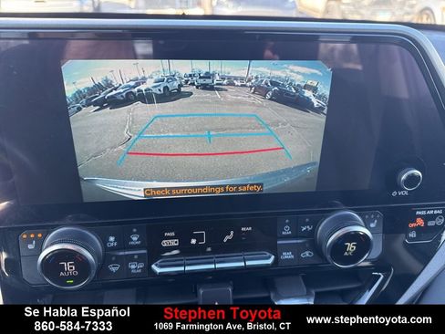 Used 2023 Toyota Highlander XLE image 22