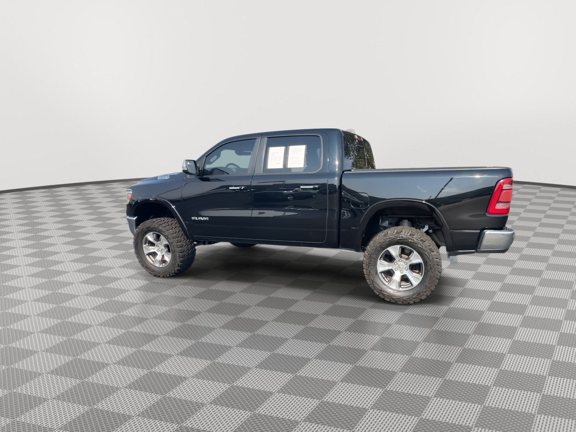 Used 2020 RAM 1500 Laramie AWD/4WD image 6