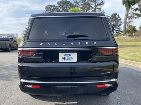 Used 2024 Jeep Wagoneer L Series III w/ Flexible Seating Group AWD/4WD image 4