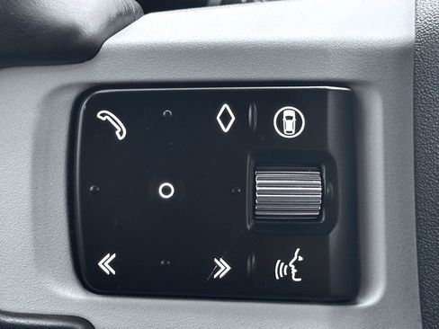 Used 2024 Land Rover Defender 130 S image 22