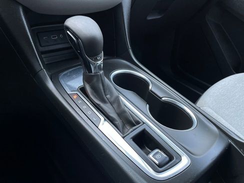 Used 2022 Chevrolet Equinox LS w/ LS Convenience Package FWD image 21